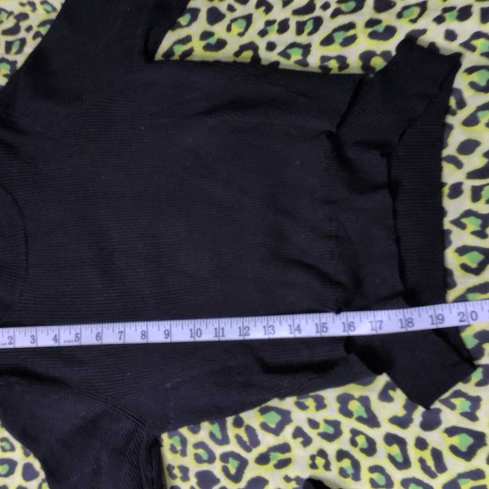 3/30 🖤Ribbed Goth Cut Out Sweater🖤 - Picture 5 of 6
